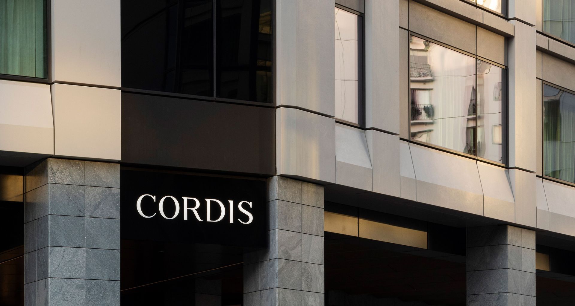 Pinnacle Tower, Cordis Auckland banner