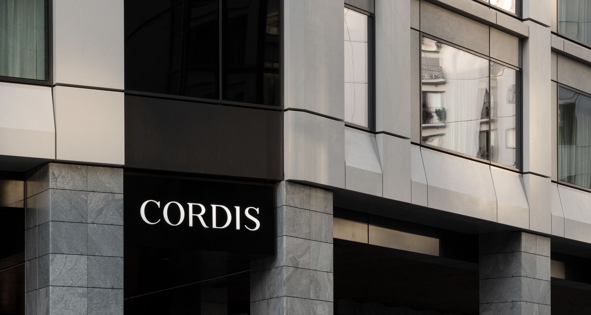 Pinnacle Tower, Cordis Auckland banner