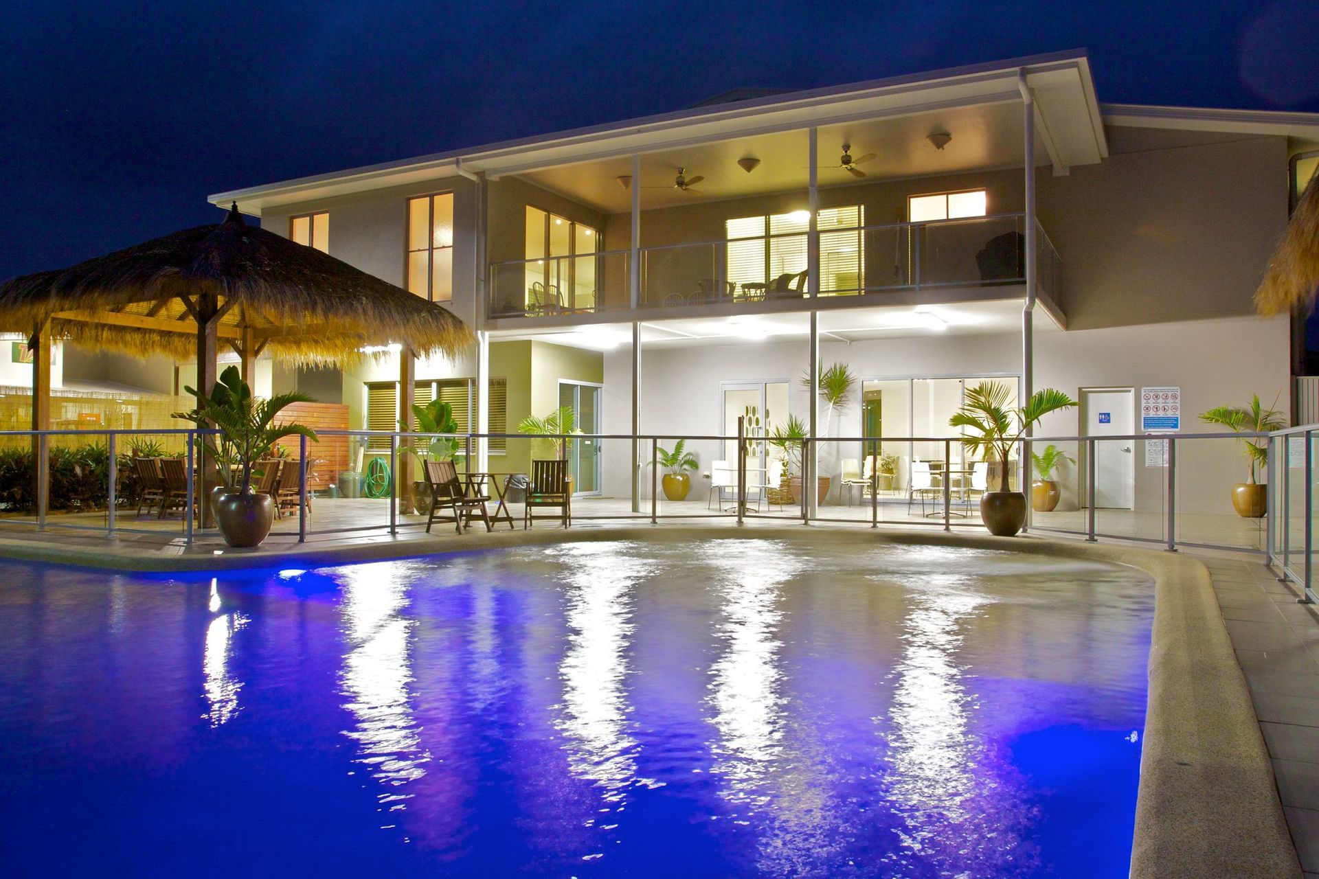 Capricorn Tavern and Motel