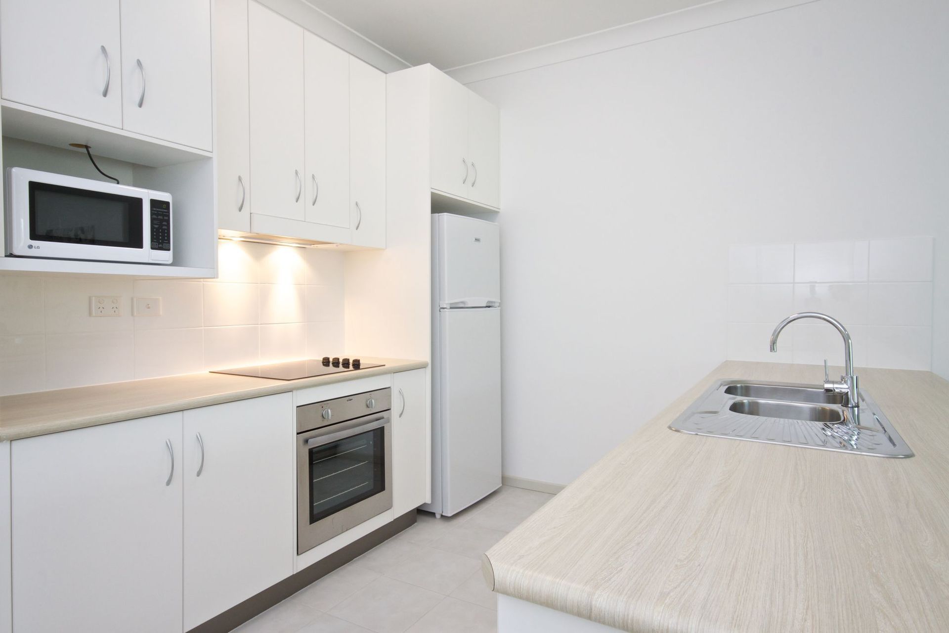 Capricorn Tavern and Motel