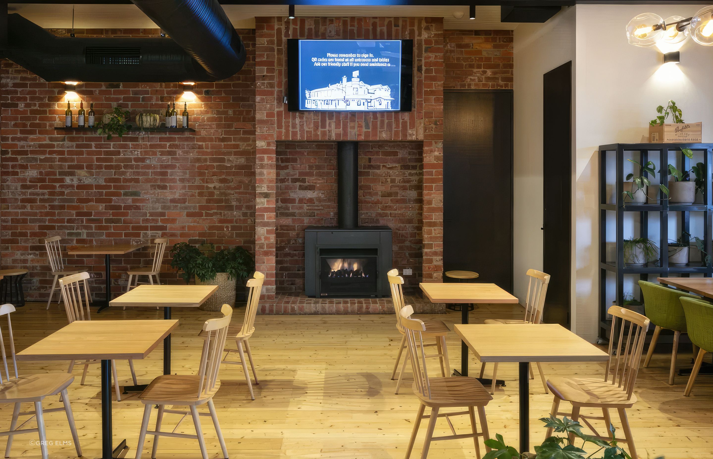 upAustral-hotel-48-1280x640-fix-standard-scale-200x.png