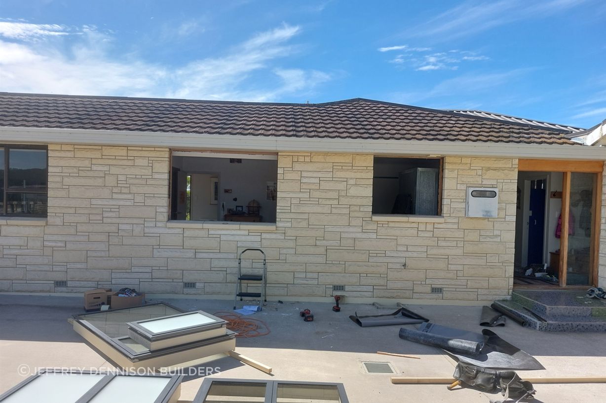 0-195-Galbraith-Rd-Flagswamp-Start-on-taking-out-old-windows-JDBuilders.jpg