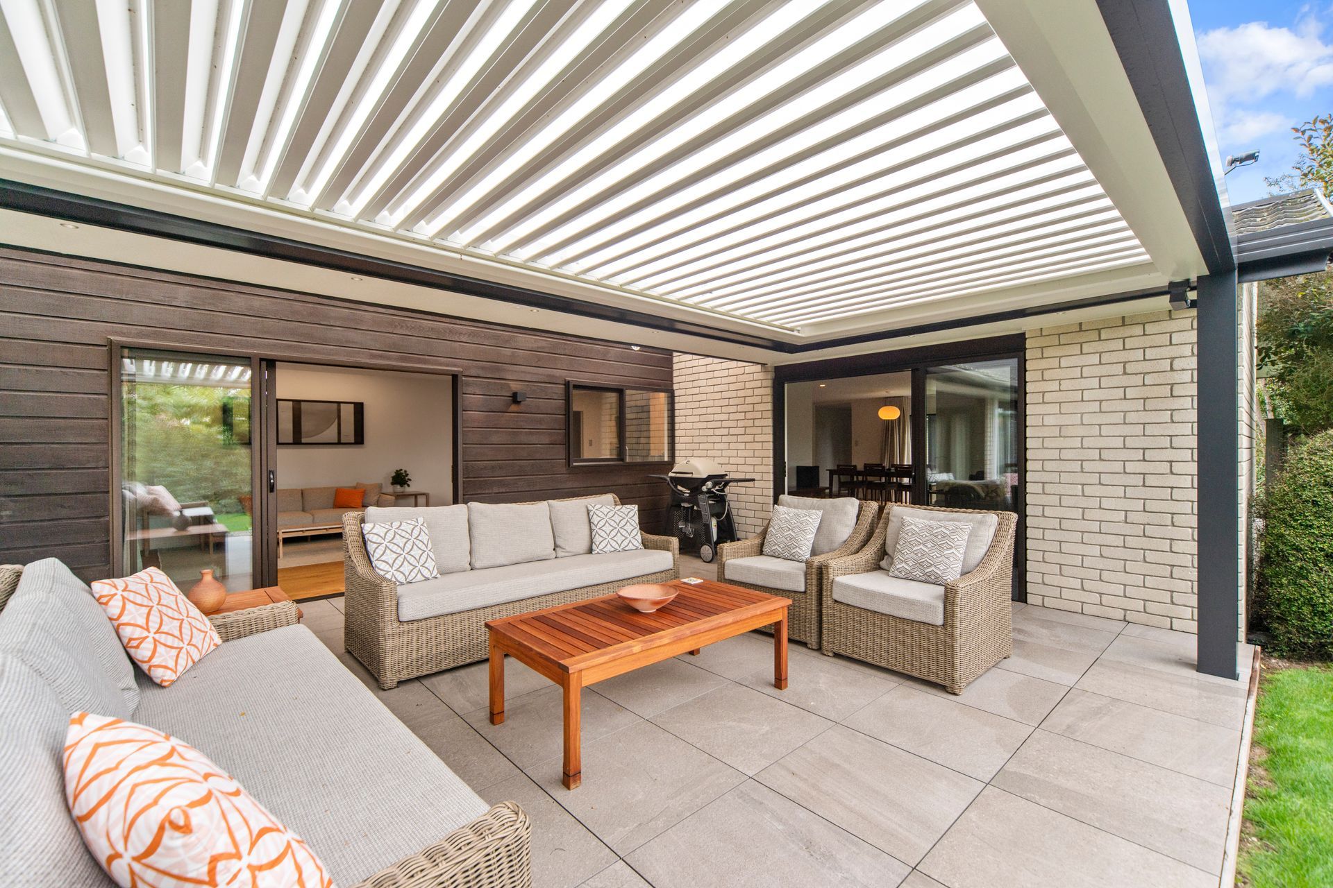 003Open2viewID555716-16LoganAvenue.jpg