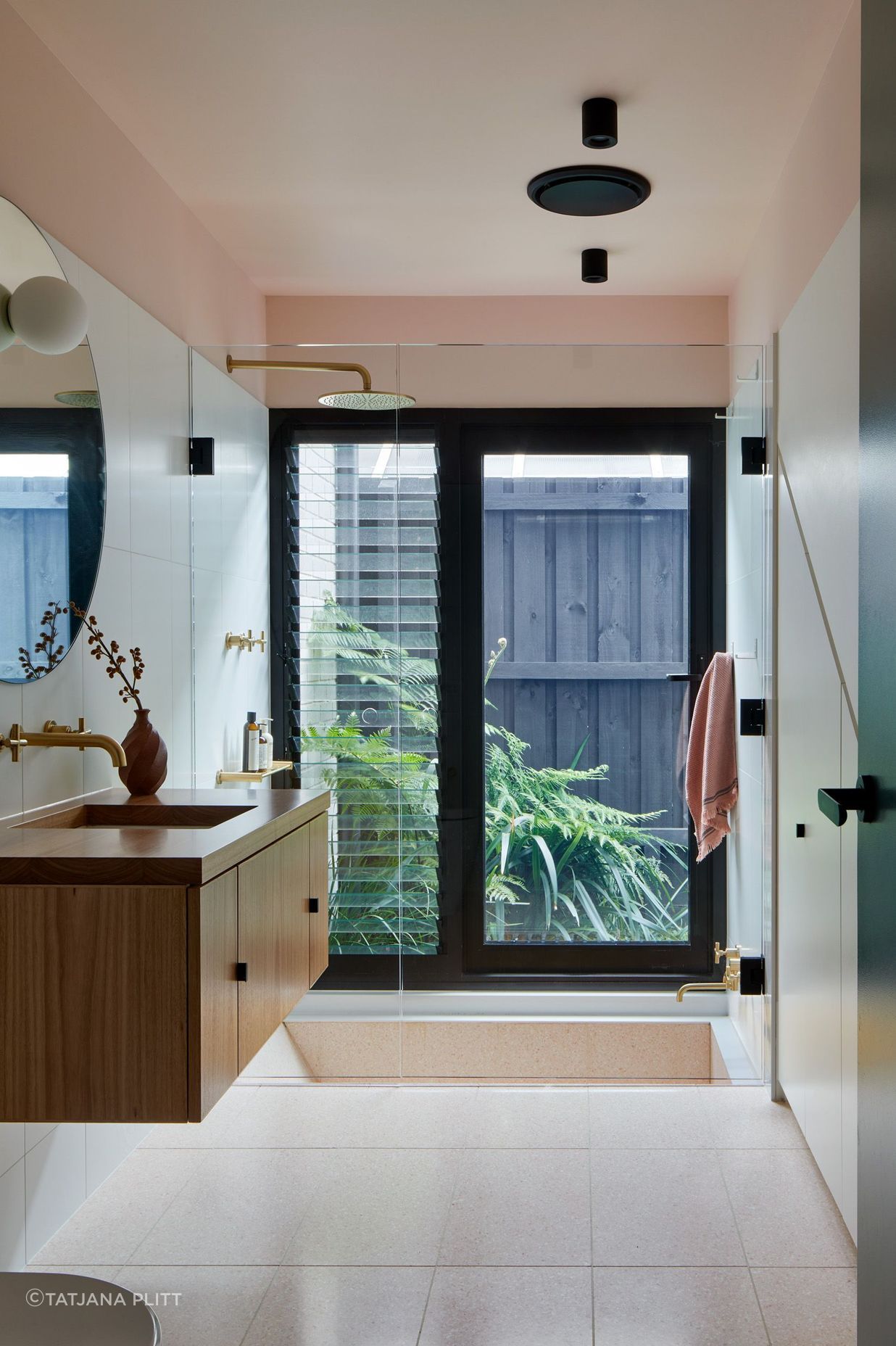 0054-04-bathroom.jpg