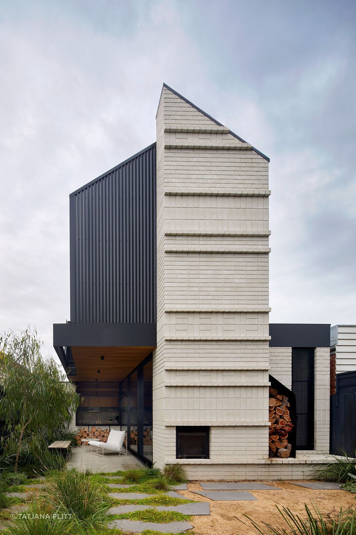 0054-22-back-exterior.jpg