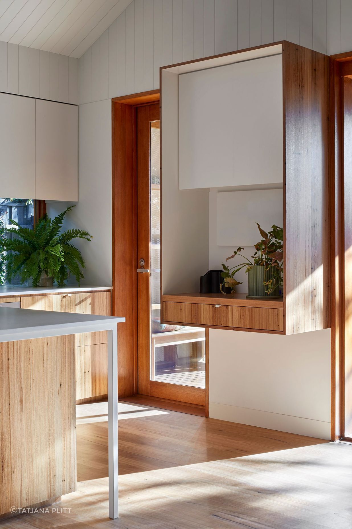 0057-17-kitchen-detail.jpg