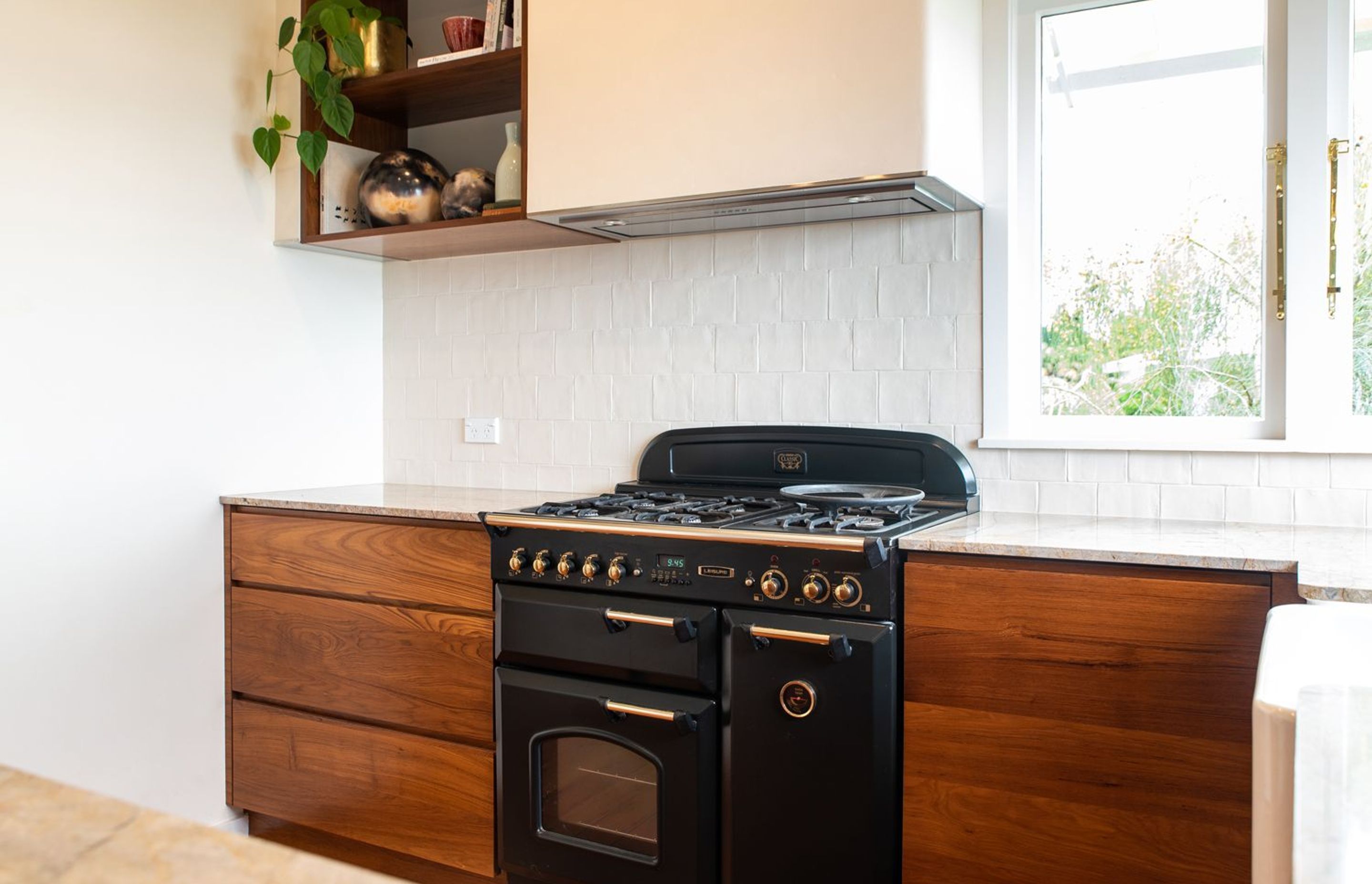 Stunning Mid-Century Modern Kitchen