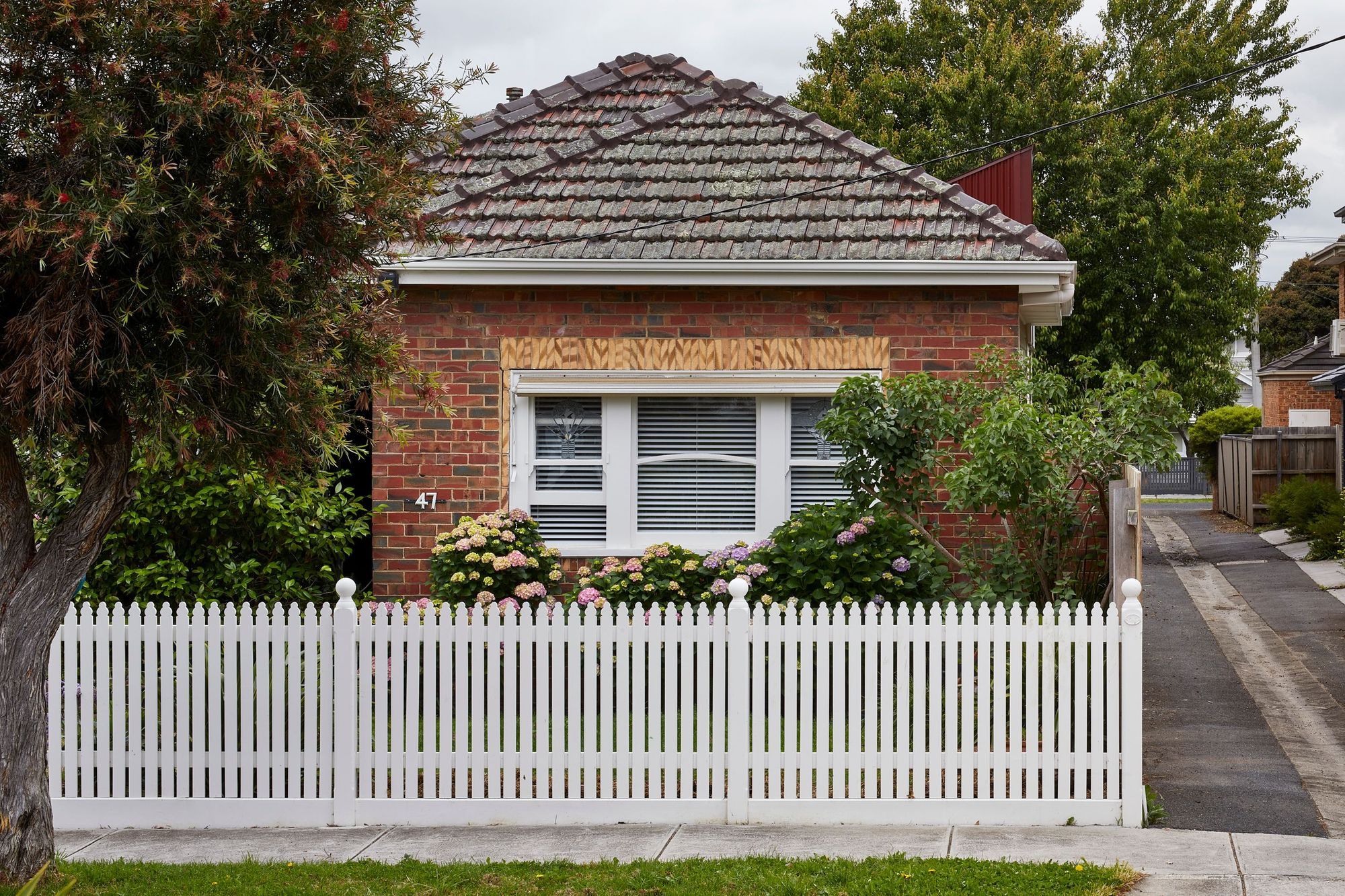 0077-01-front-facade.jpg