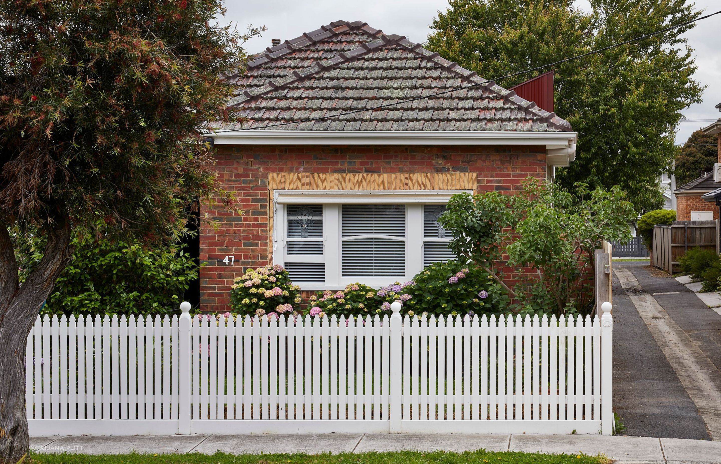 0077-01-front-facade.jpg