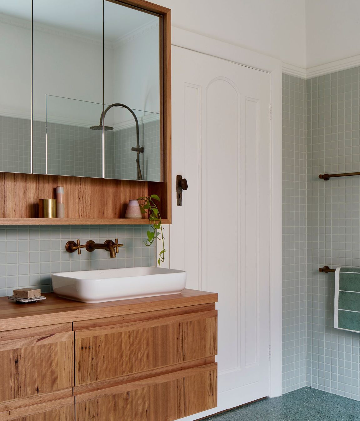 0077-06-bathroom.jpg