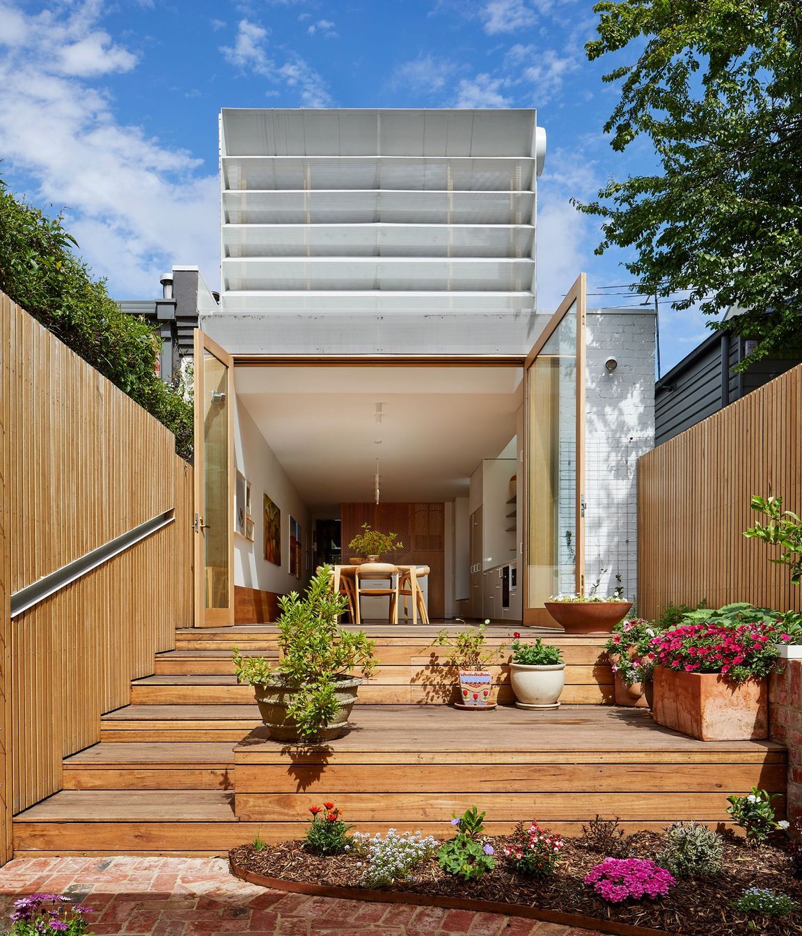 0091-03-rear-facade-open-v2.jpg