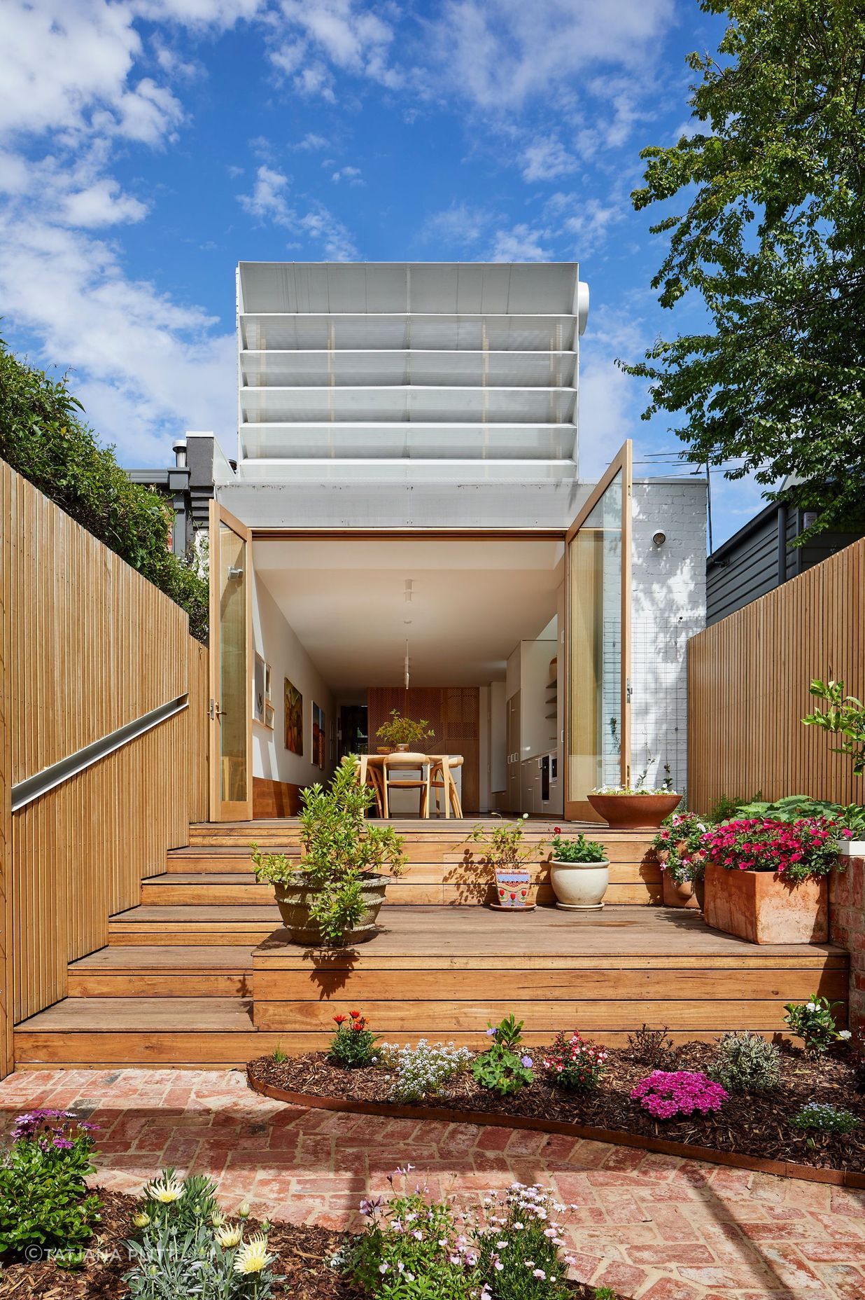 0091-03-rear-facade-open-v2.jpg