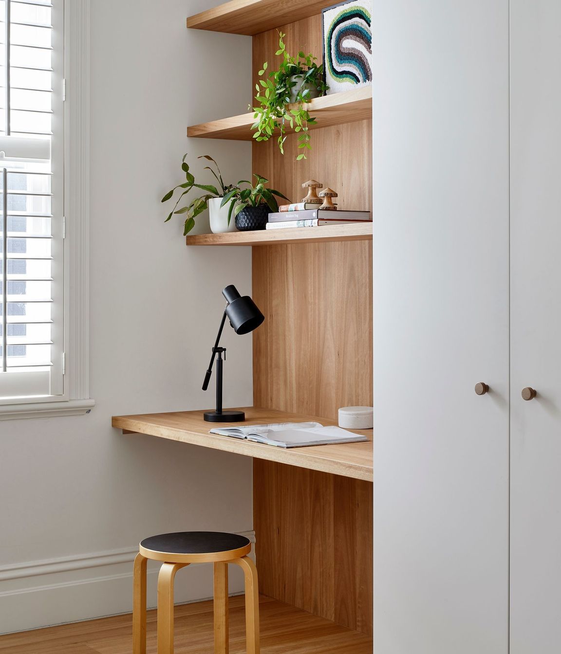 0092-03-bedroom-desk.jpg