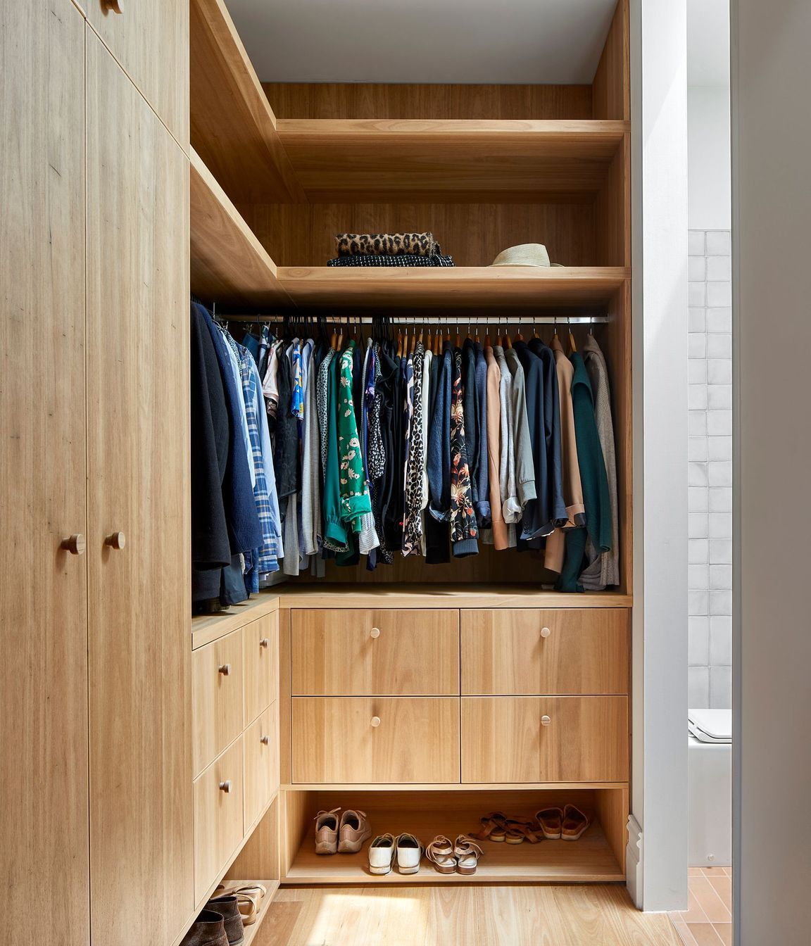 0092-04-wardrobe.jpg