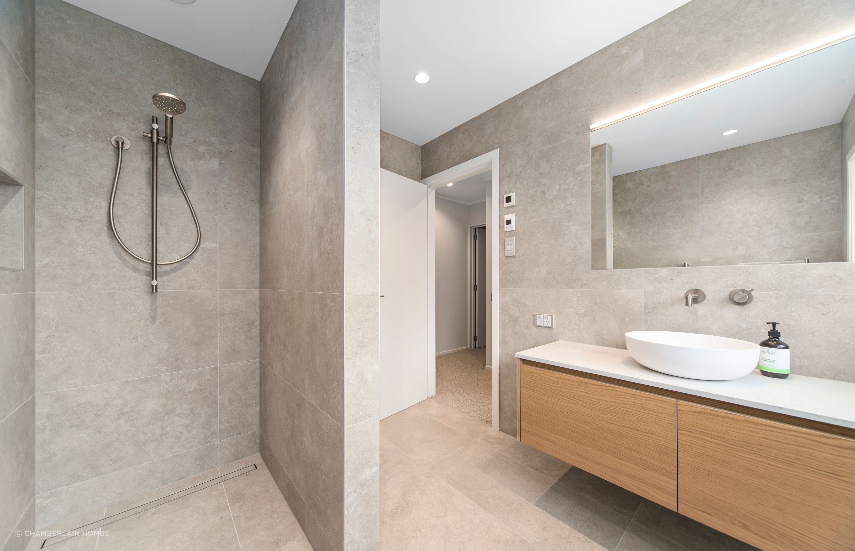 010Open2viewID555716-16LoganAvenue.jpg