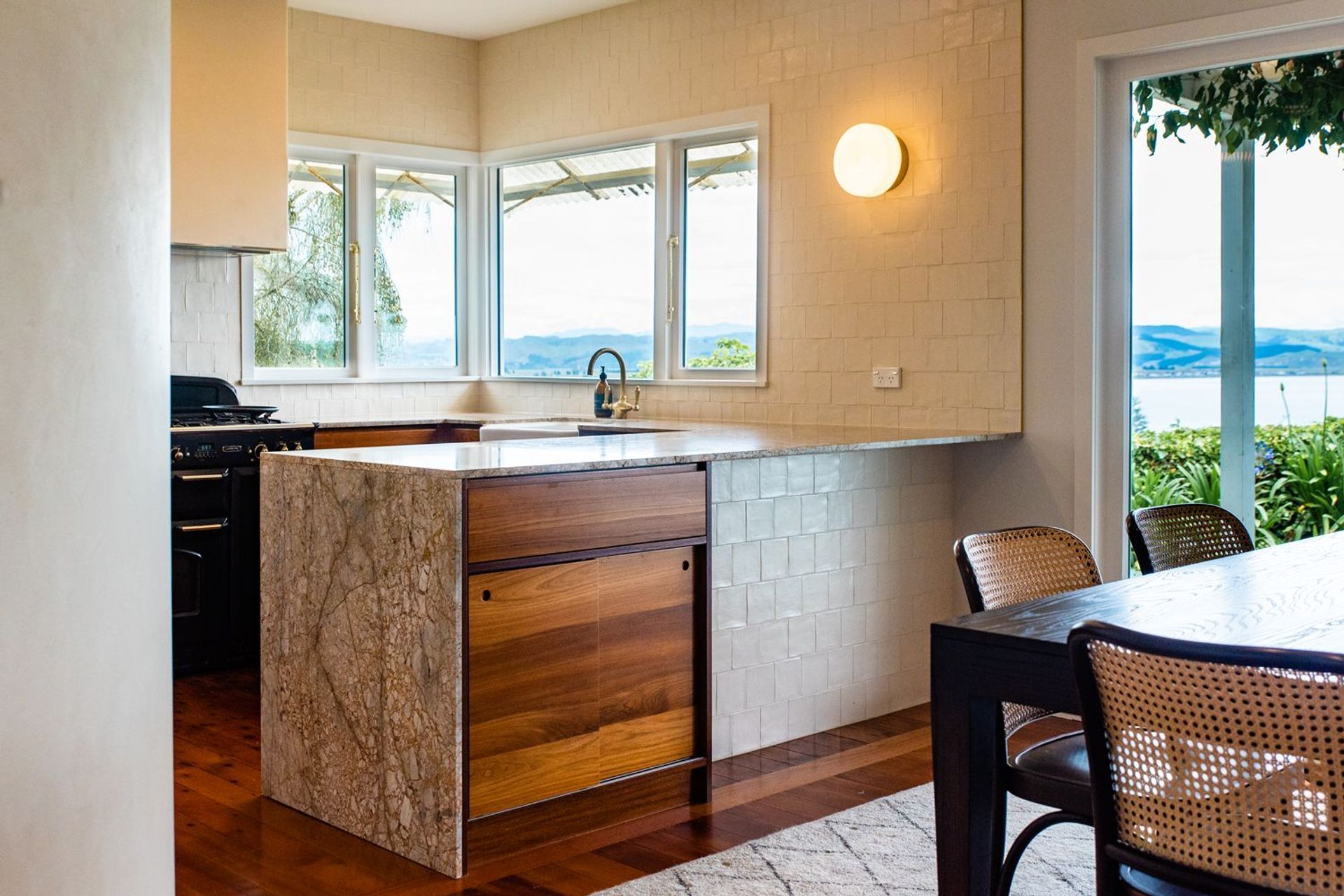 Stunning Mid-Century Modern Kitchen