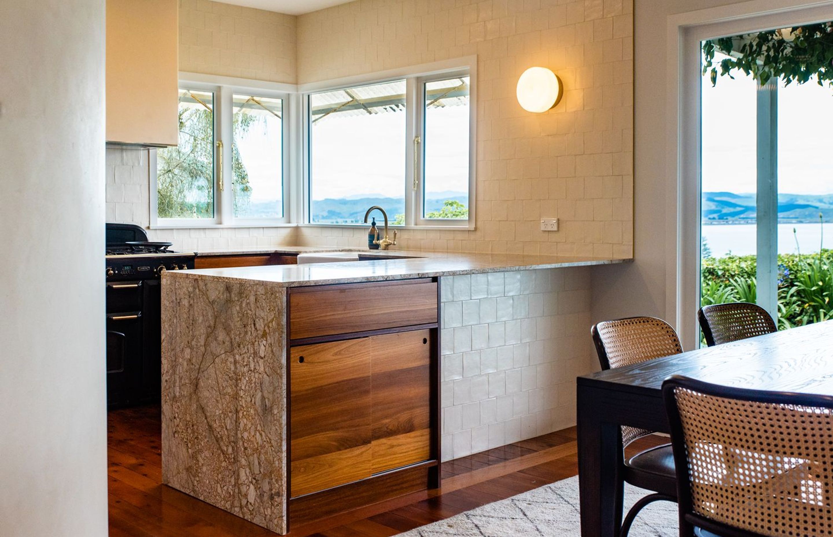 Stunning Mid-Century Modern Kitchen