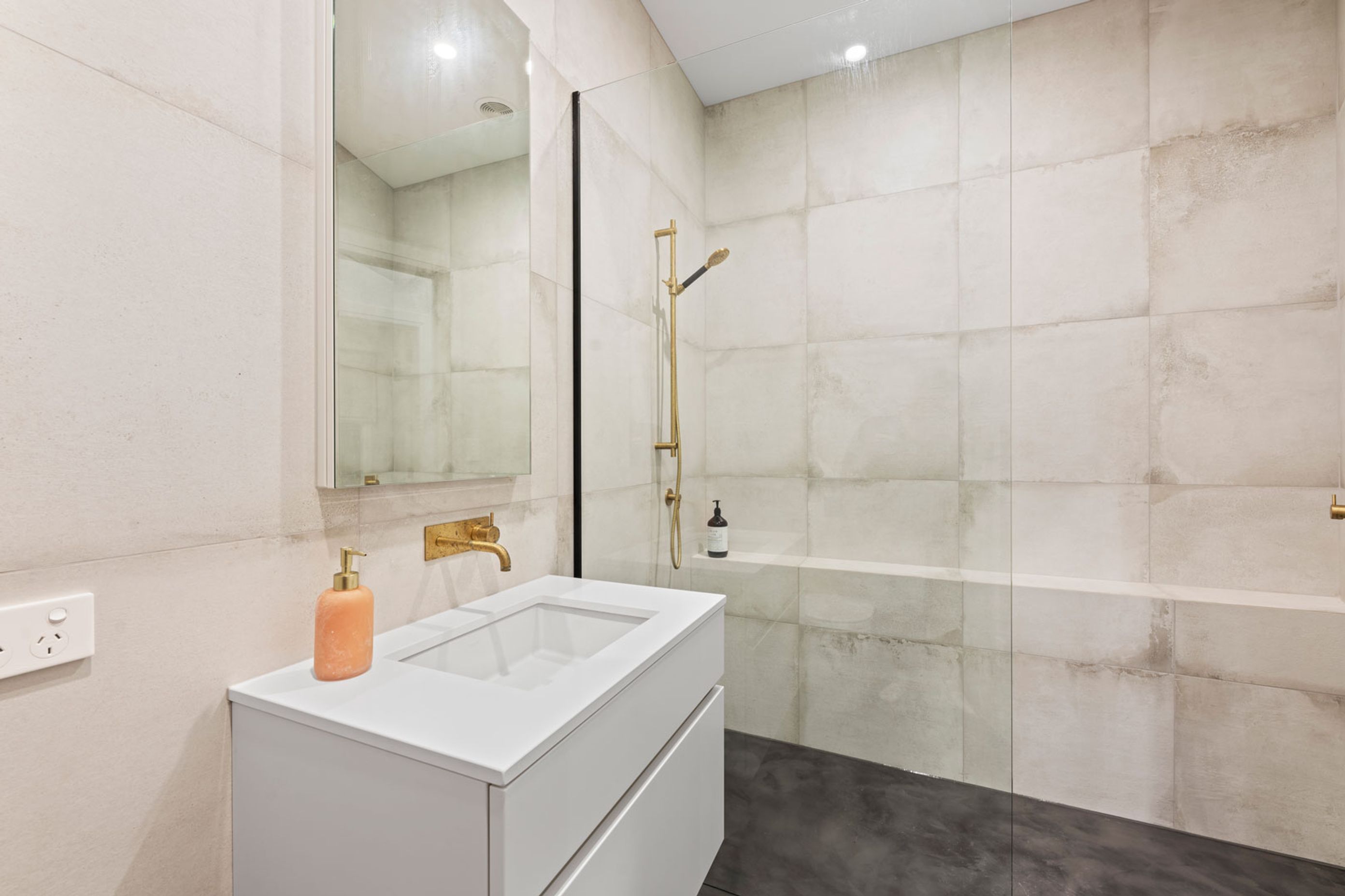 018Open2viewID555216-30BPictonStreet.jpg