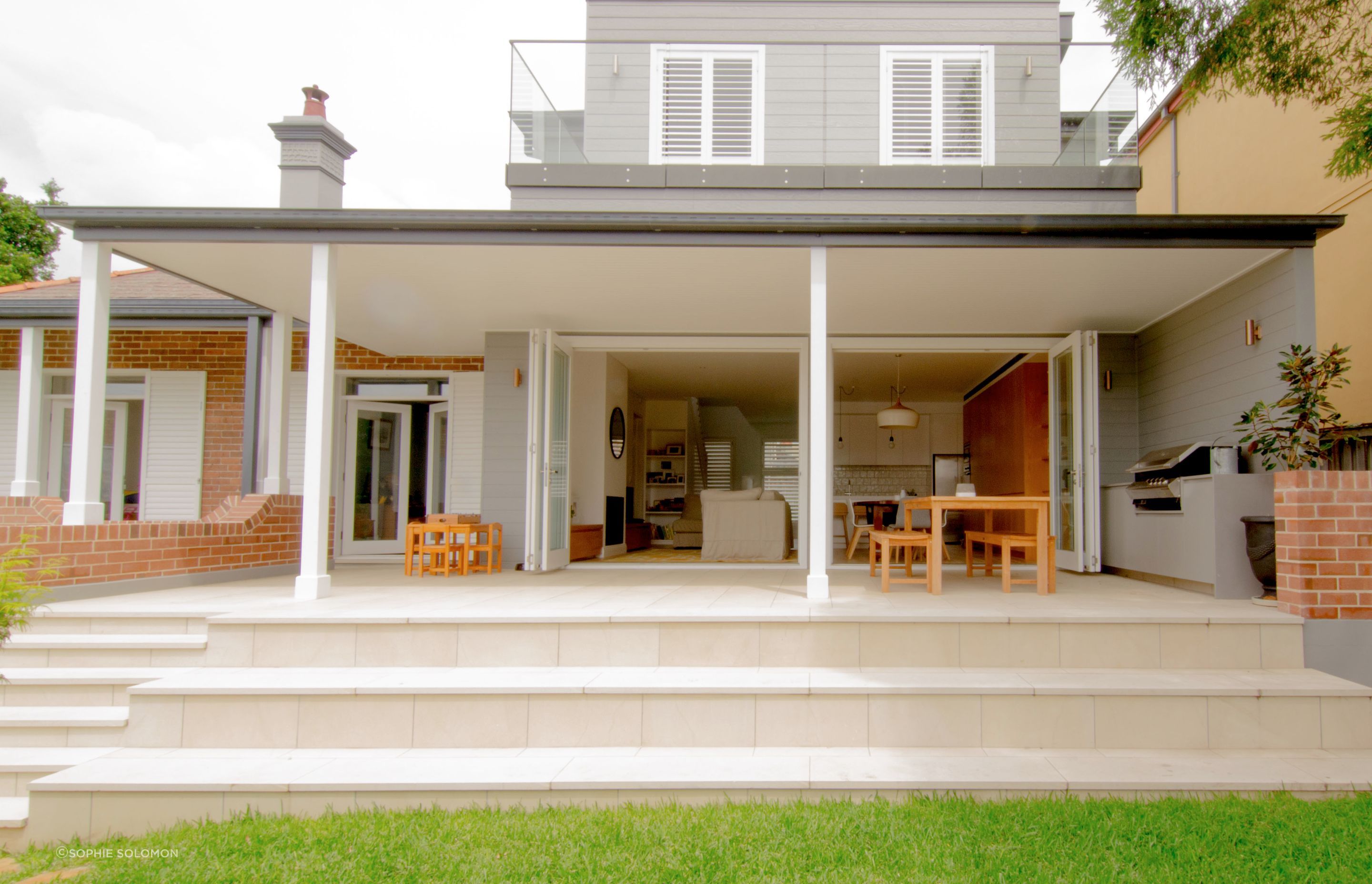 Rear verandah extension. A fluid interior and exterior environment.
