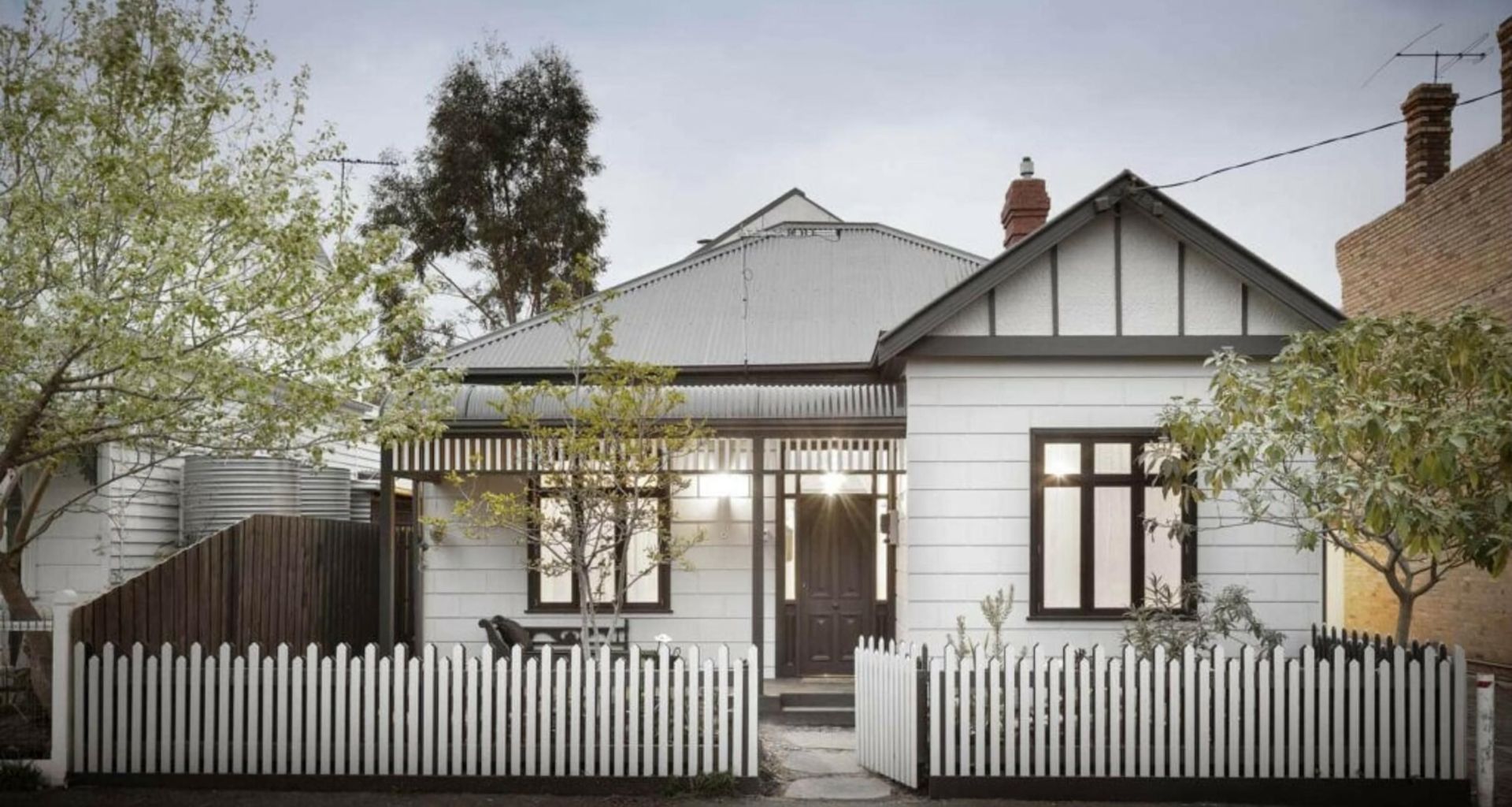 Monolith House - CLIFTON HILL banner