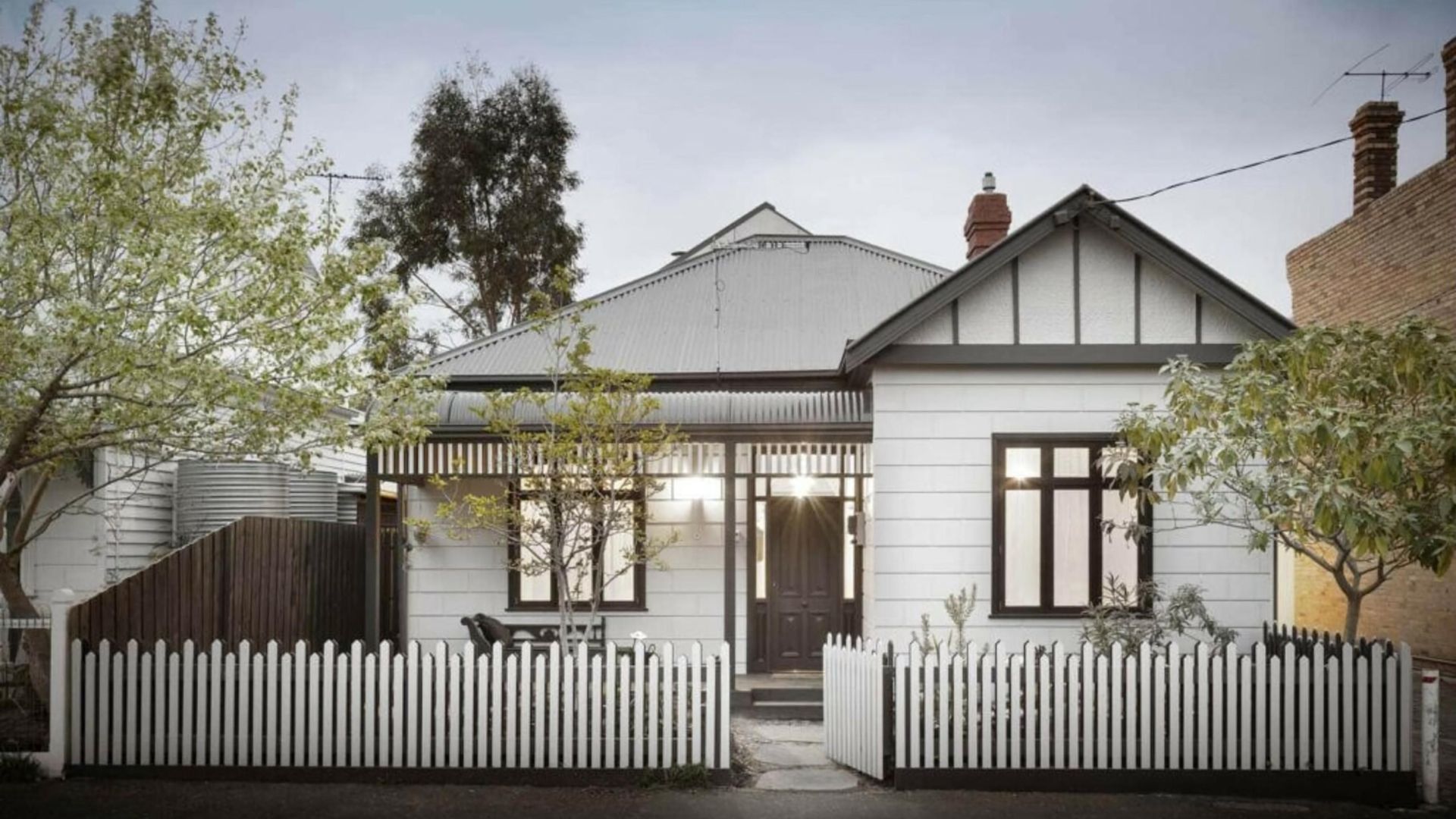 Monolith House - CLIFTON HILL banner