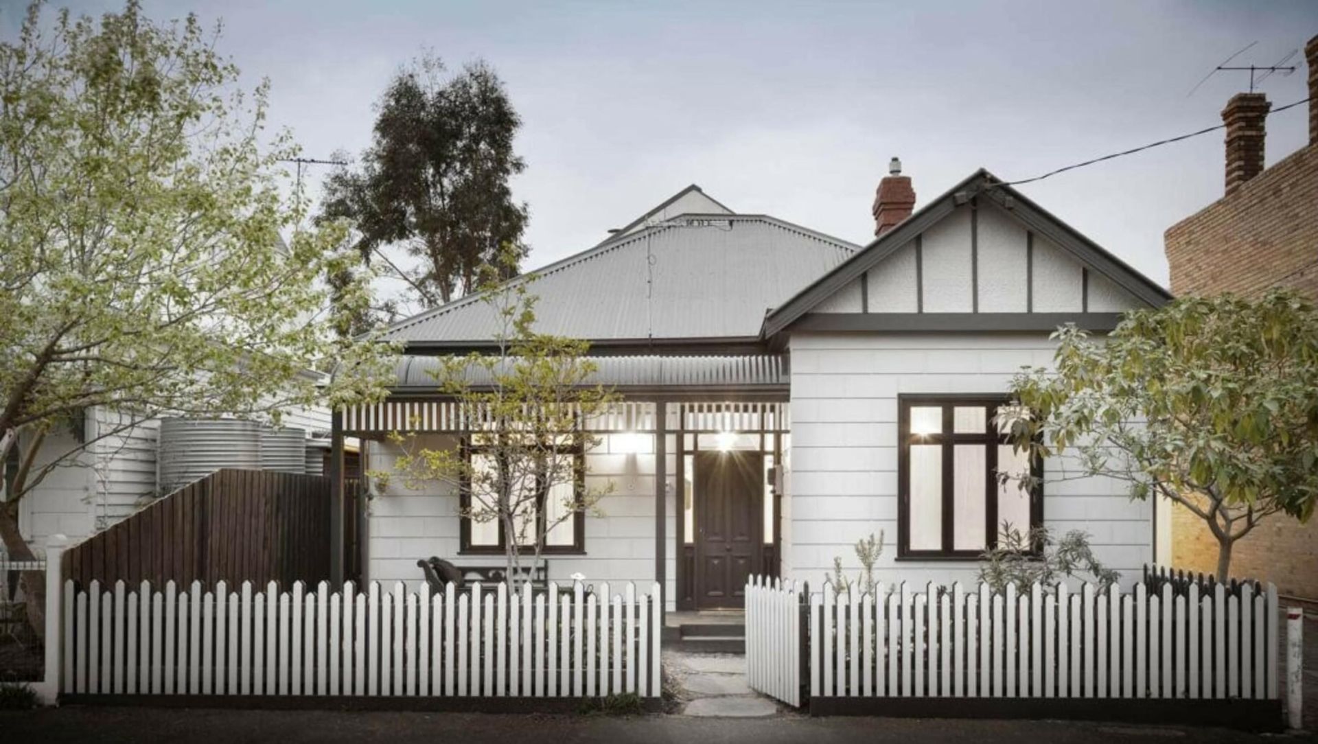 Monolith House - CLIFTON HILL banner
