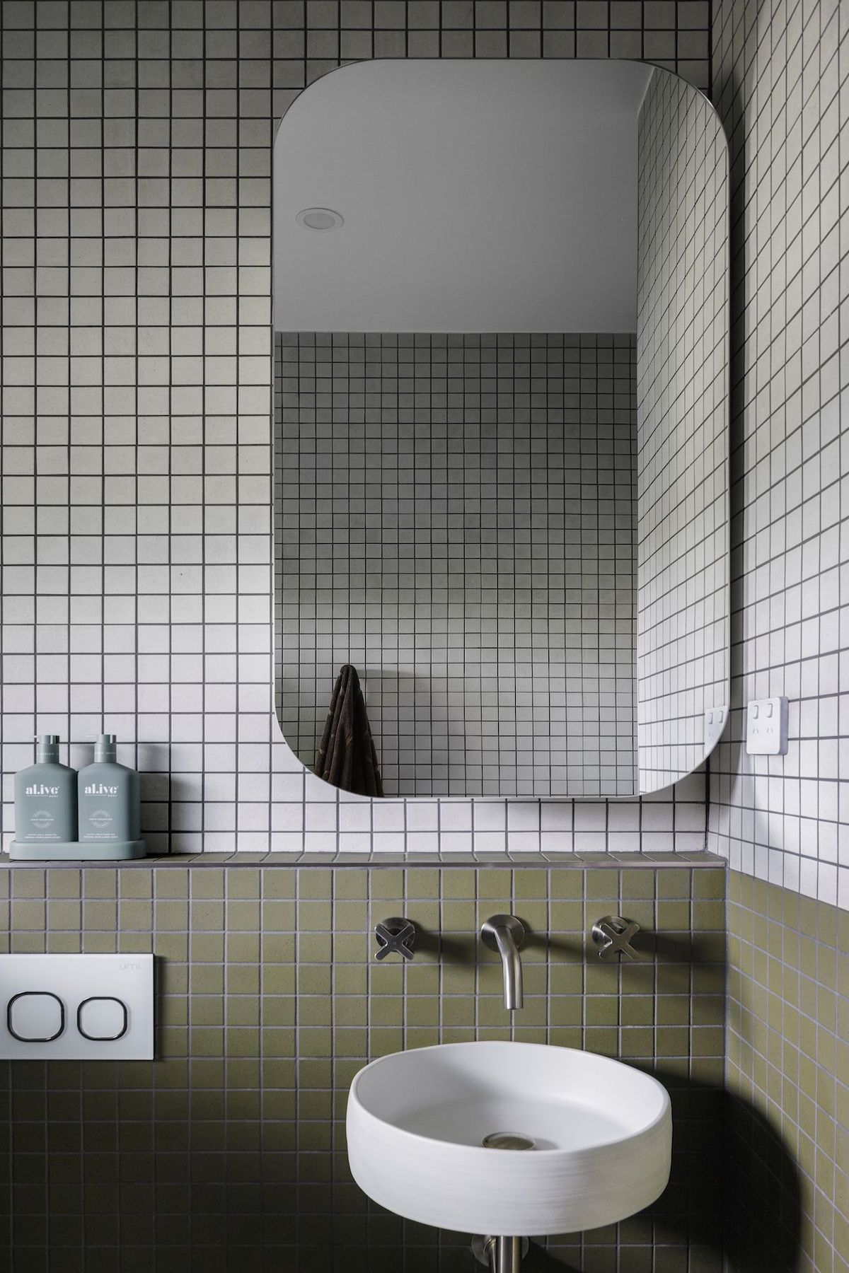 06-envirotecture-L52-newsouthwales-bathroom.JPG
