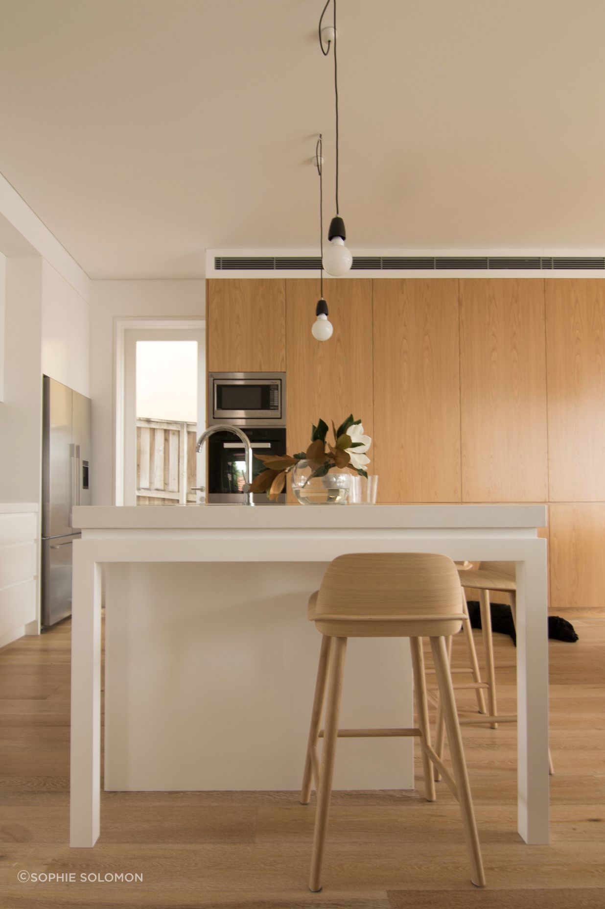 Minimal kitchen with natural and soft finishes.