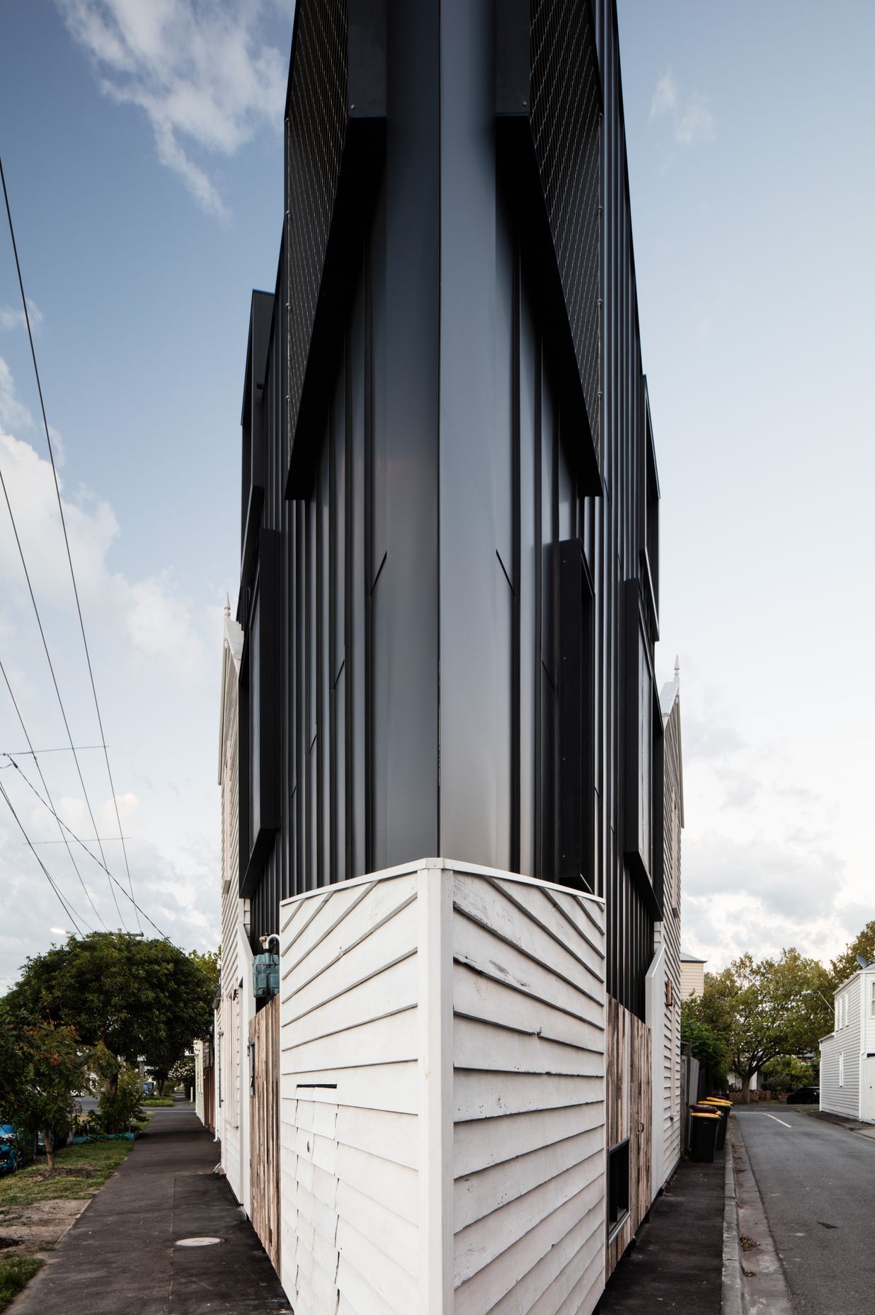 Acute House
