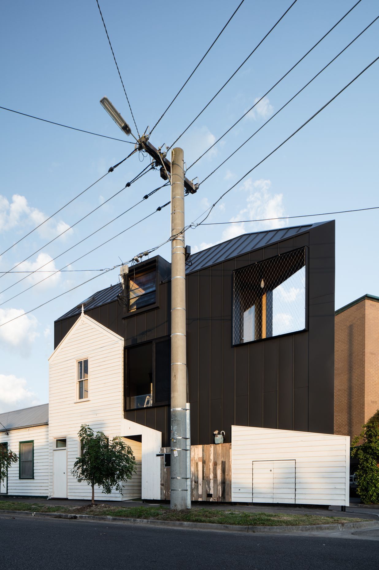 Acute House
