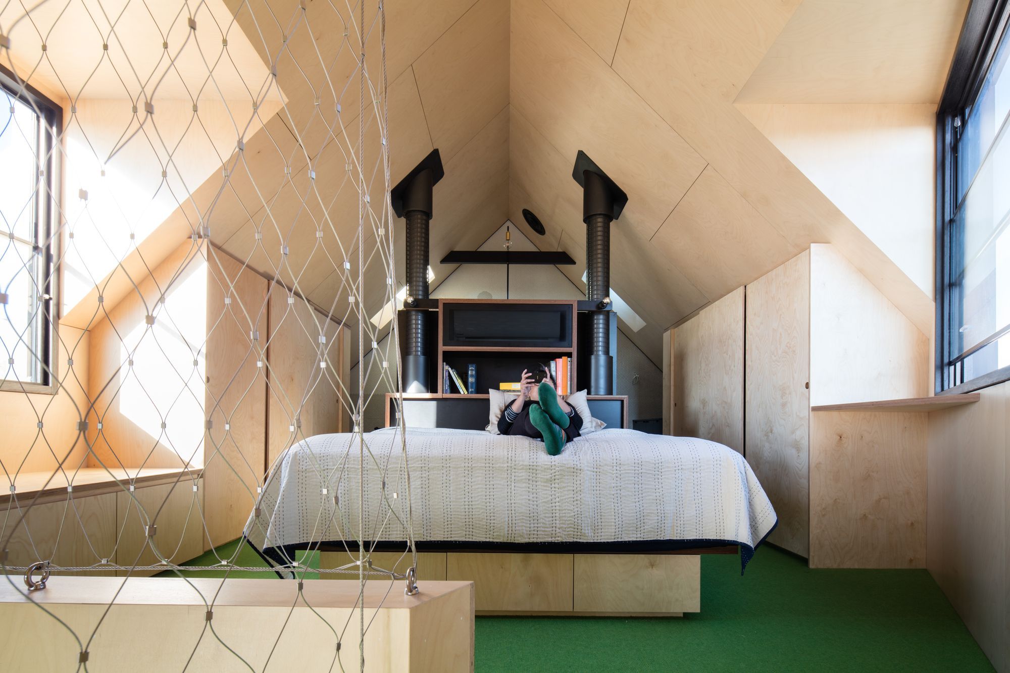 Acute House