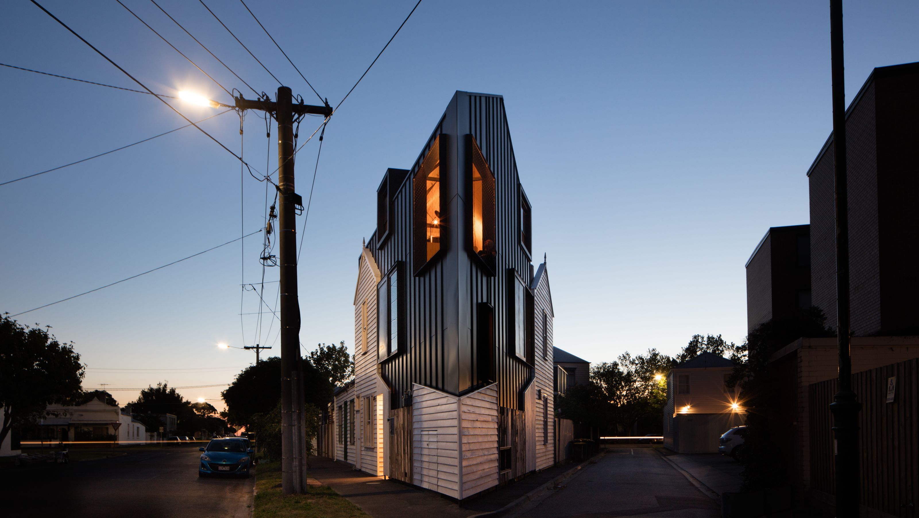 Acute House