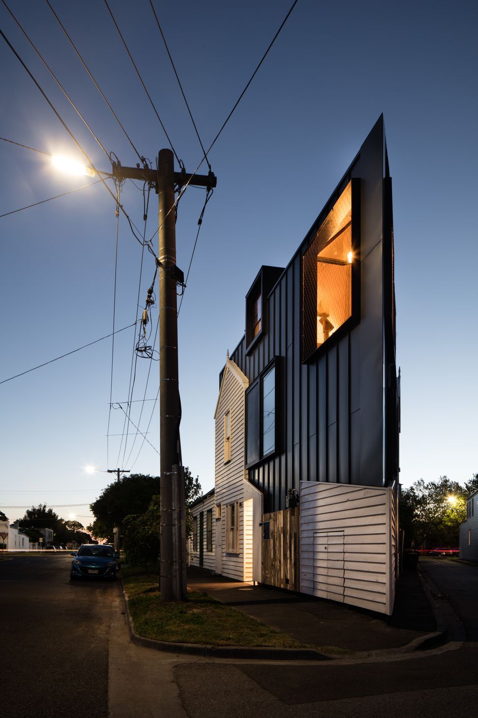 Acute House