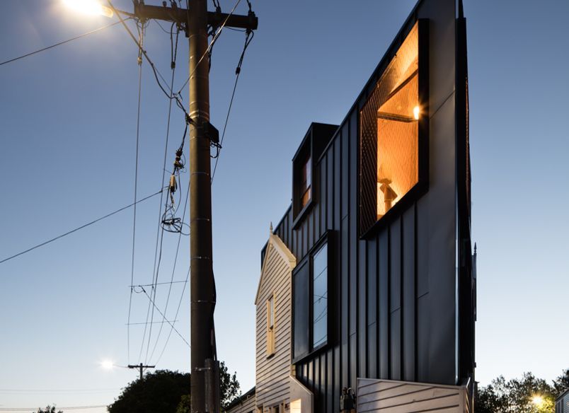 Acute House