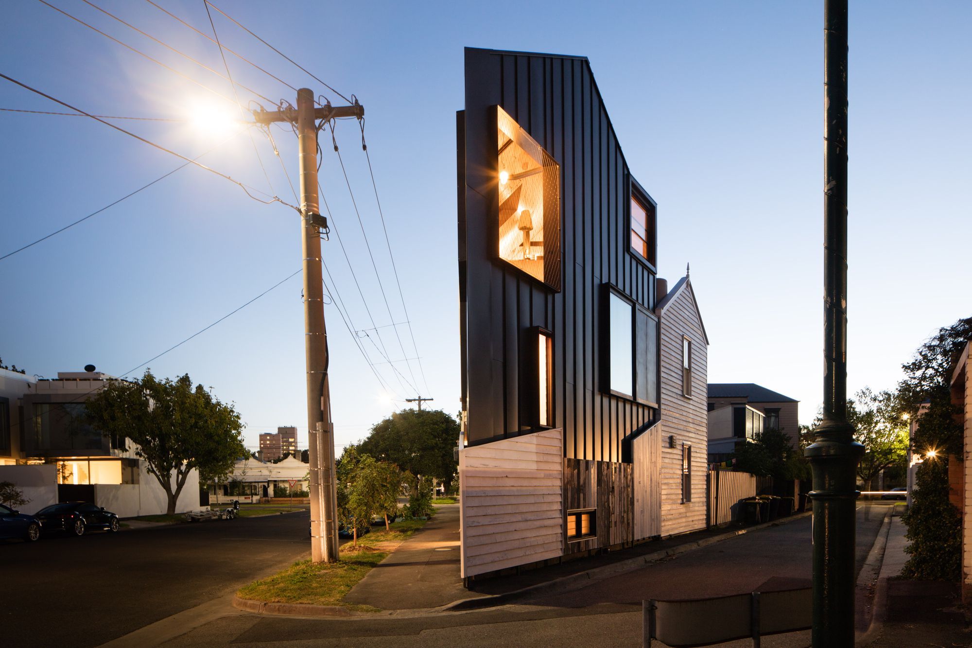 Acute House