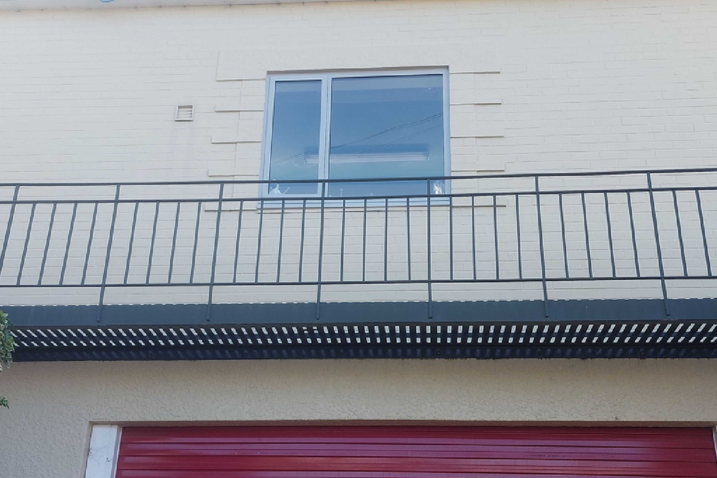 1-19-Tweed-St-Roslyn-Dunedin-Completion-of-newly-installed-double-glazed-window-in-the-kitchen-JDBuilders.jpg