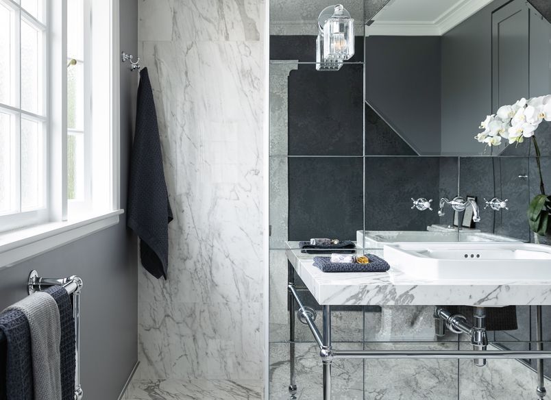 Takapuna Home, Bespoke Mirrored Wall