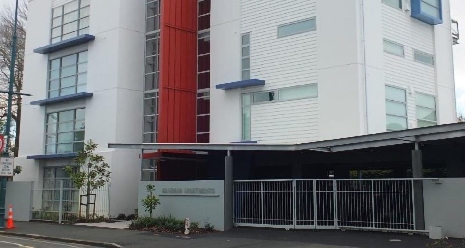Braemar Apartments, Cranmer Square banner