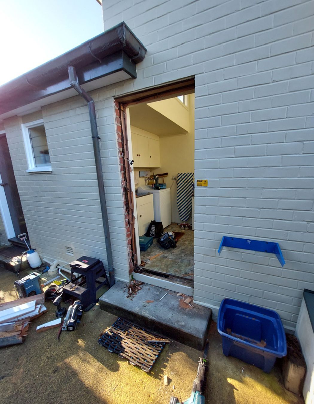 11-19-Tweed-St-Roslyn-Dunedin-Removing-the-old-wooden-back-door-JDBuilders.jpg