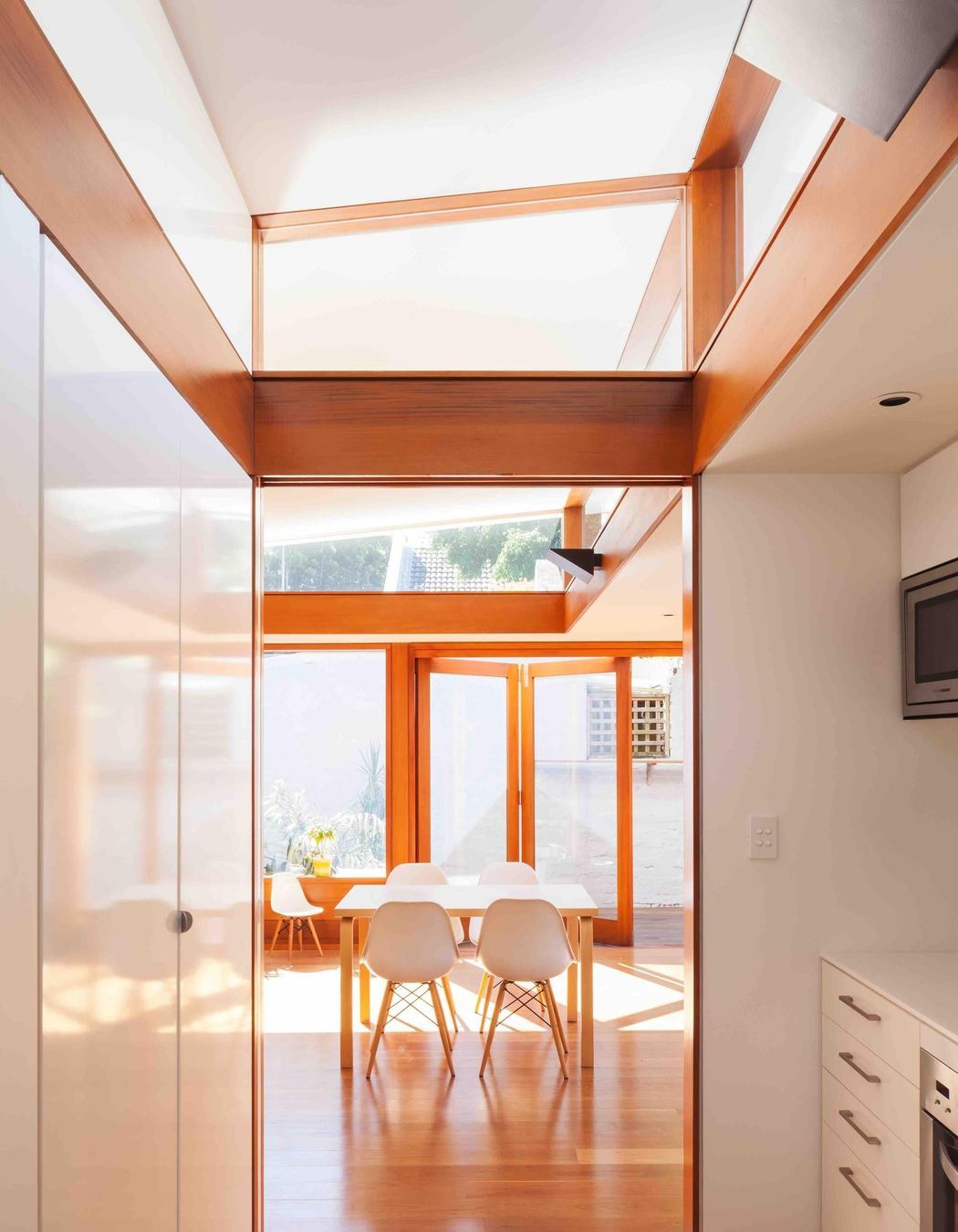 11-Matt-Day-Architect-Matt-Day-Dining-Timber-Natural-Light-Highlight-Window.jpeg