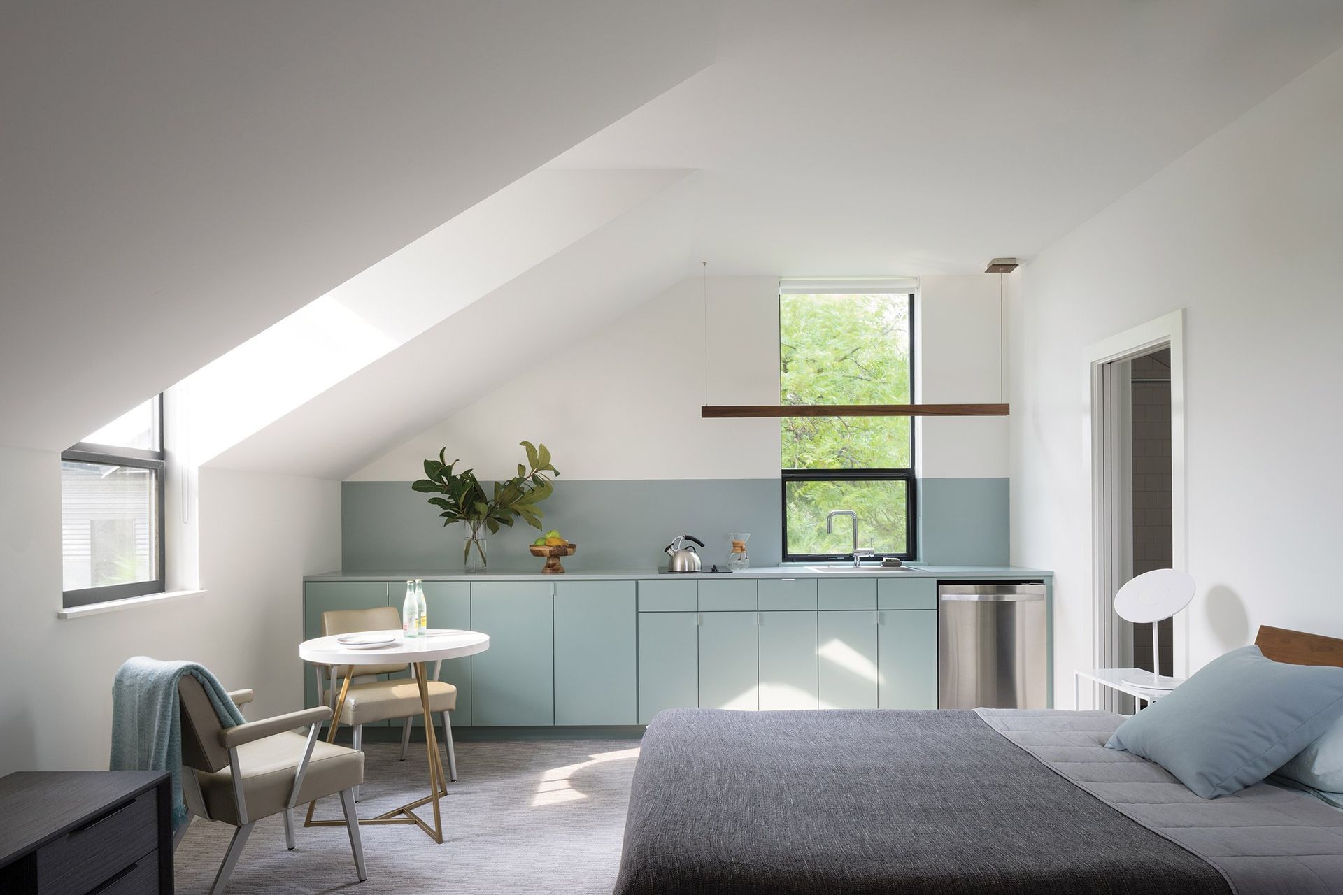 11LittleStacyParkCuppettKilpatrickArchitectureandInteriorDesignaustin-tx-guestroom-kitchenette-dormer-window.jpg