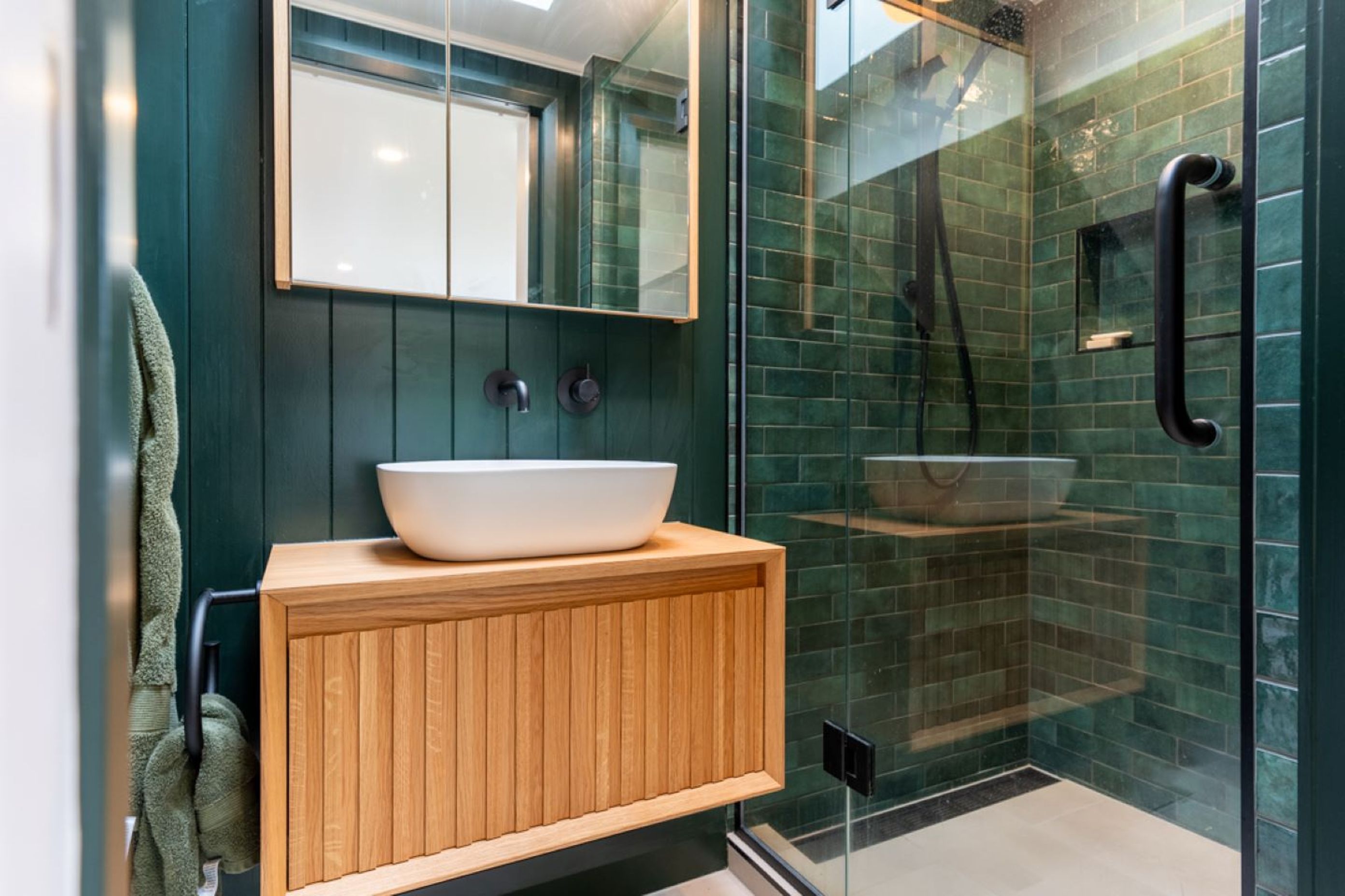 11a-bathroom1440.jpg