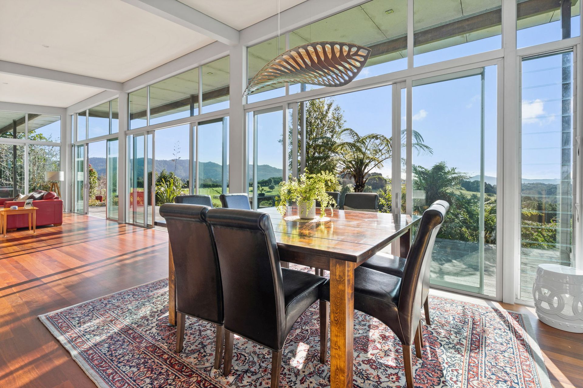 12-web-or-mls-147-Pompallier-Estate-Drive-18.jpg