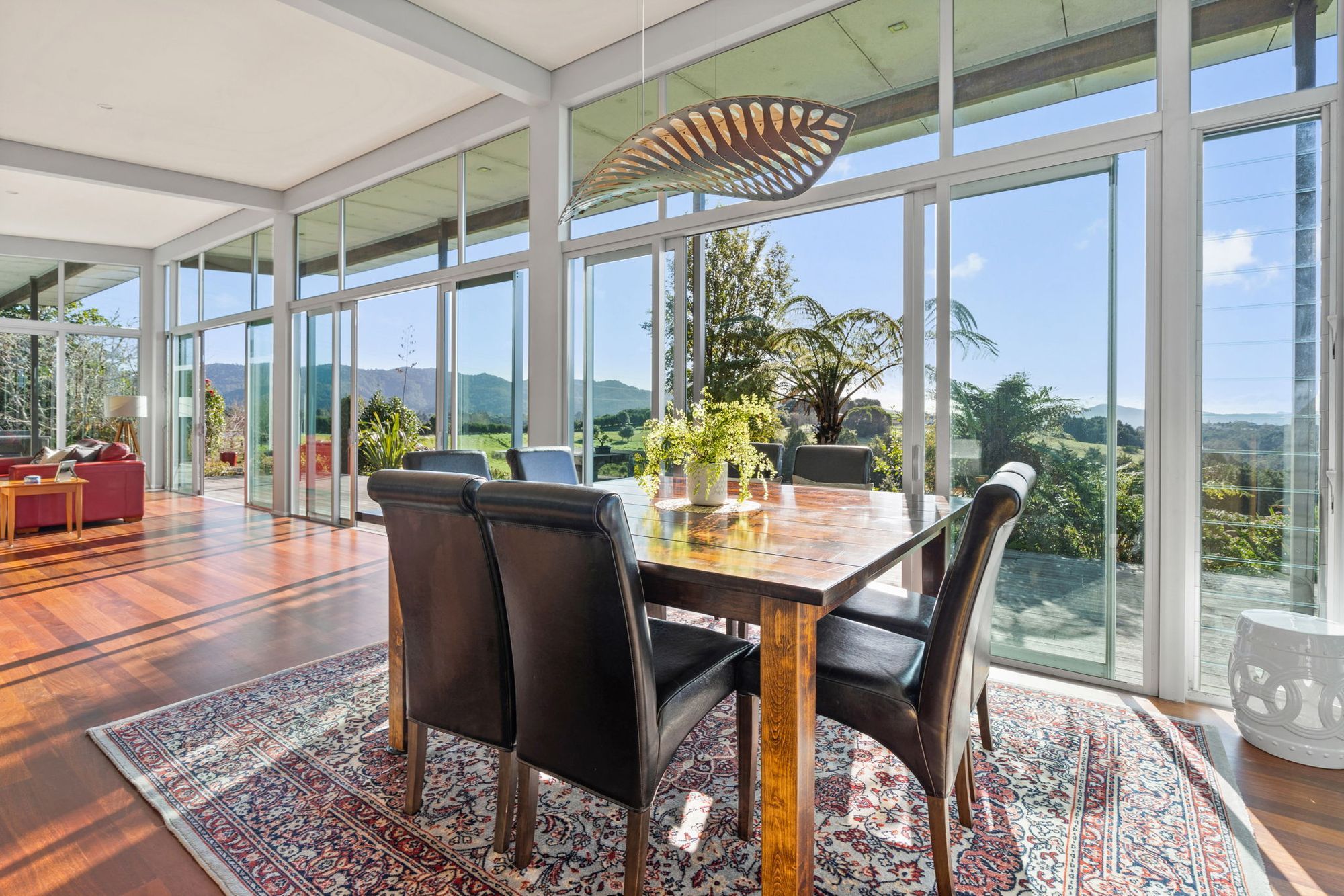 12-web-or-mls-147-Pompallier-Estate-Drive-18.jpg