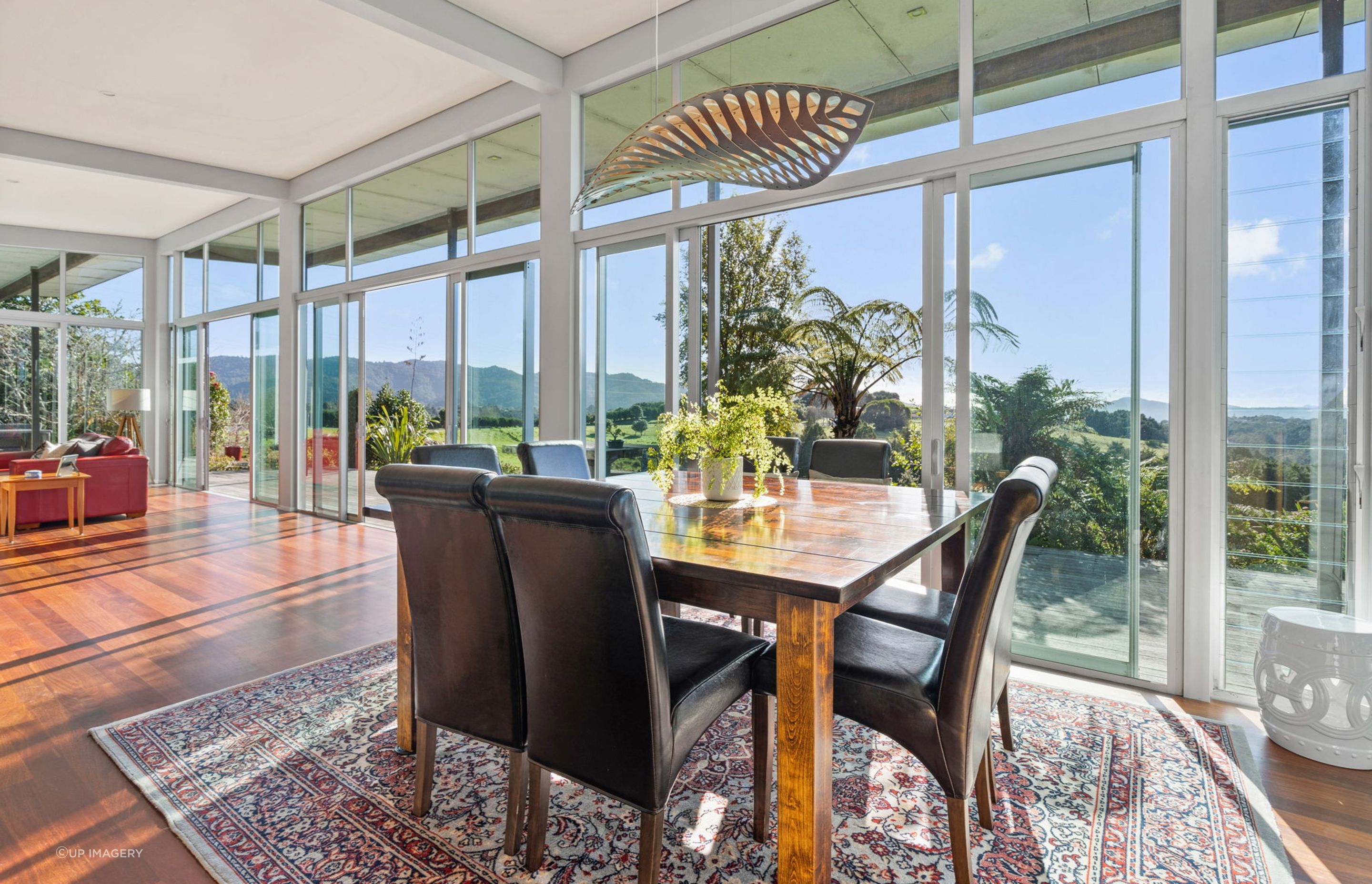 12-web-or-mls-147-Pompallier-Estate-Drive-18.jpg
