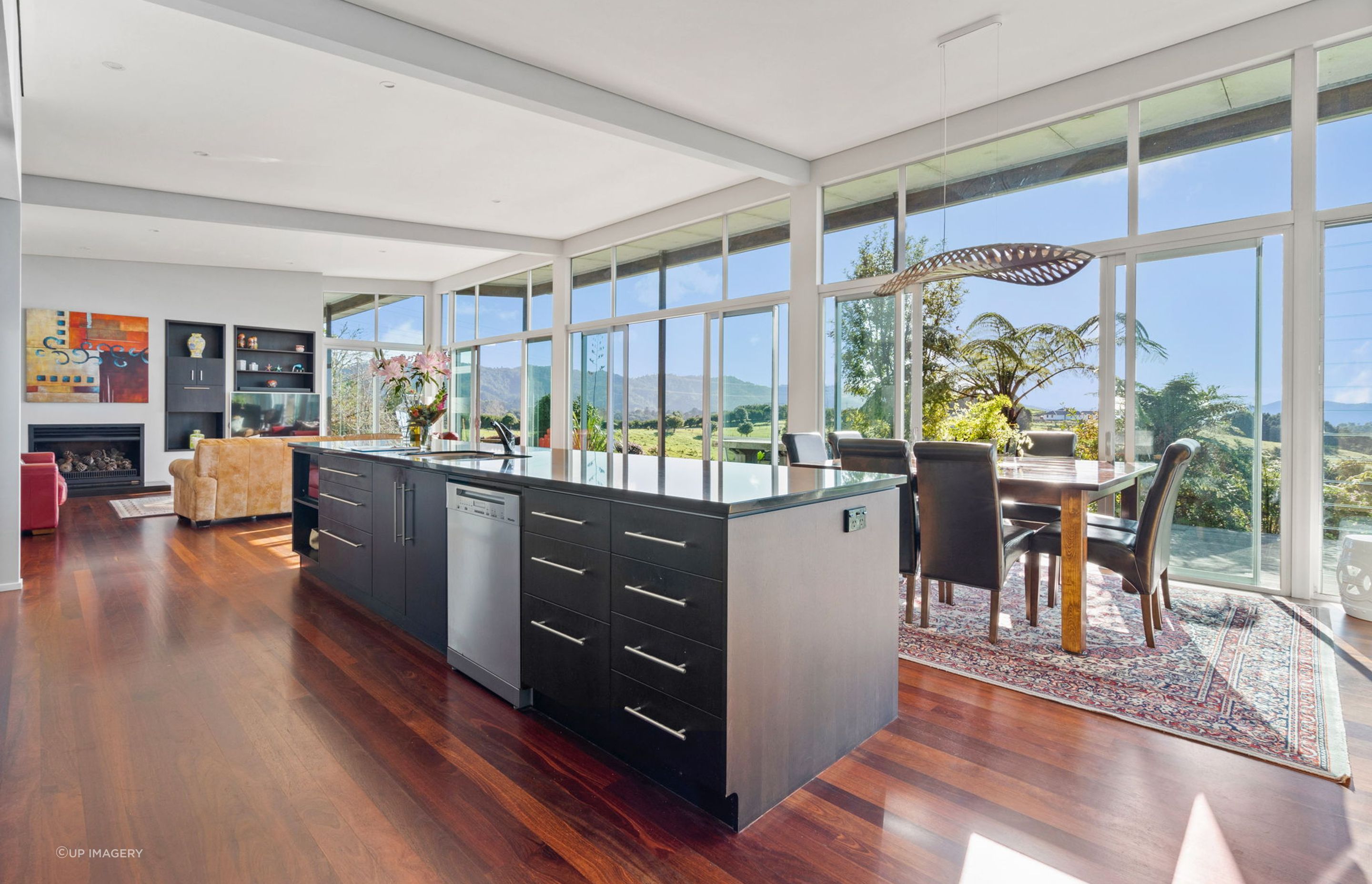 13-web-or-mls-147-Pompallier-Estate-Drive-21.jpg