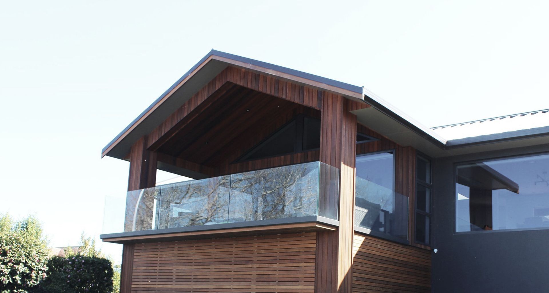 Lakefront Views banner