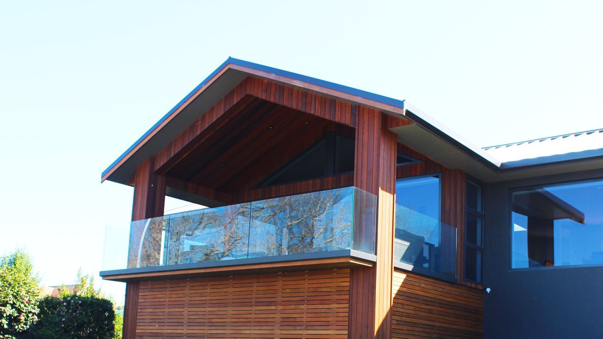 Lakefront Views banner