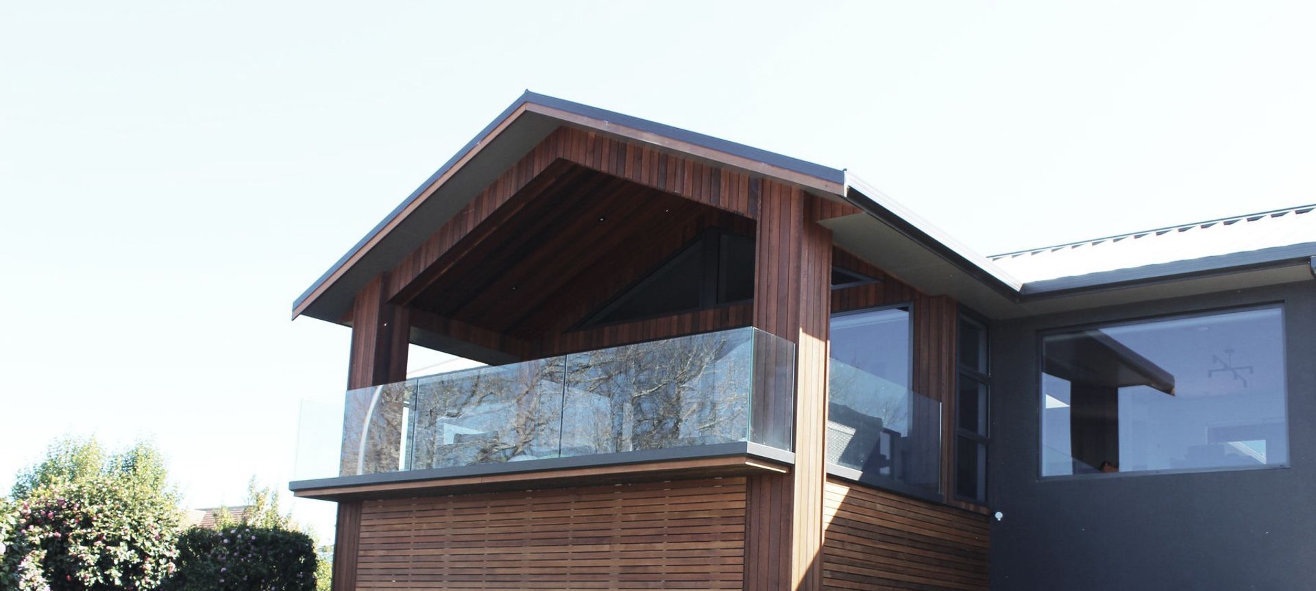 Lakefront Views banner