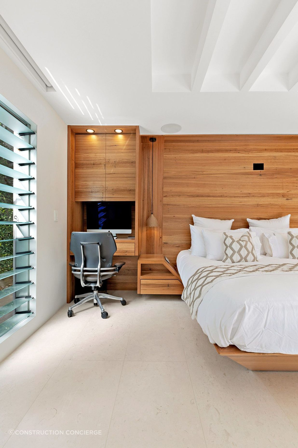 14-Bedroom.jpg